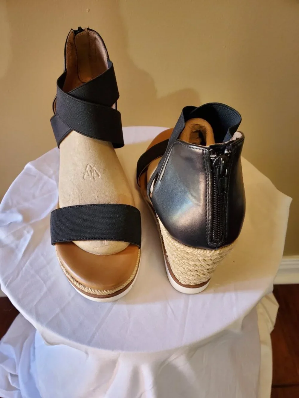 Joie black wedge